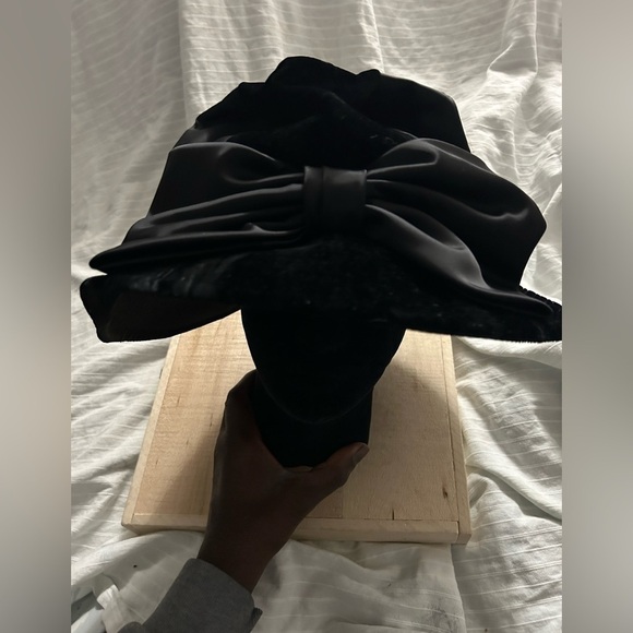 Vintage 1960’s Black Charo Womens Wool Hat With Satin Bow EUC main image 6